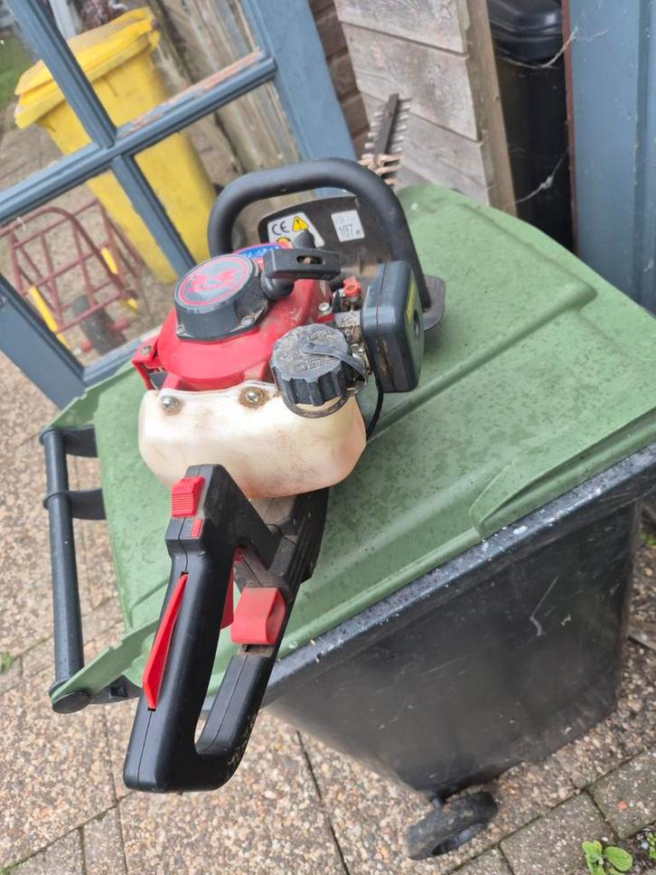 Heggenschaar - Kawasaki Motor, Tuin en Terras, Heggenscharen, Gebruikt, Benzine, Ophalen