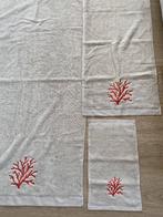 Zachte handdoek met koraalborduursel, Ophalen of Verzenden, Nieuw, Beige, Handdoek