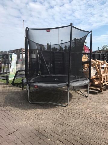 Showmodel Trampoline Berg Favorit 270  beschikbaar voor biedingen