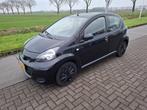 Toyota Aygo 1.0 12V Vvt-i 5DRS 2011 Zwart, Auto's, Toyota, Voorwielaandrijving, Stof, 4 stoelen, Origineel Nederlands