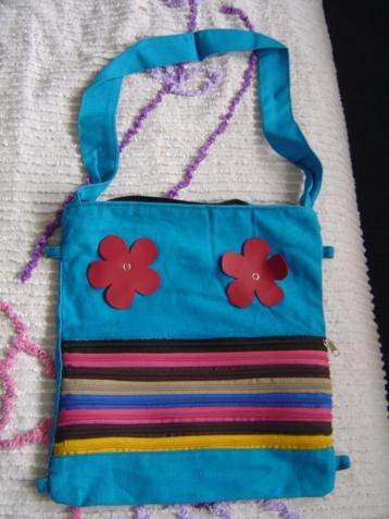 stoffen schouder tas uit India met ritssluiting licht blauw beschikbaar voor biedingen