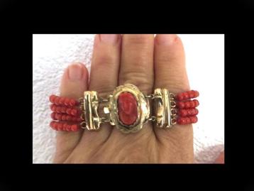 Bijzonder Gouden Bloedkoraal Armband met Bloedkoraal Camee! beschikbaar voor biedingen