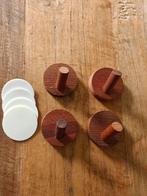 4 NIEUWE houten ronde zelfklevende ophanghaakjes walnoot, Ophalen of Verzenden, Nieuw, Hout, Minder dan 100 cm