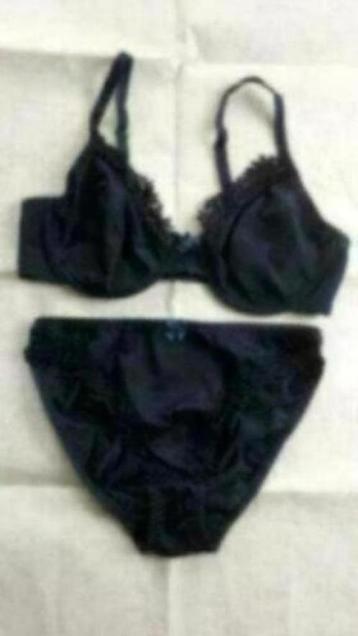 Lingerie setje. Nieuwstaat. Ondermode. Slip en BH. beschikbaar voor biedingen
