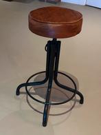 Industriële verstelbare kruk met leren zitting, Huis en Inrichting, Ophalen, In hoogte verstelbaar, Zo goed als nieuw, Staal