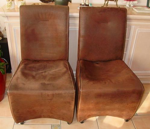2 eetkamerstoelen op wielen met handgreep lederlook, Huis en Inrichting, Stoelen, Gebruikt, Twee, Overige materialen, Bruin, Ophalen