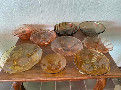 Vintage schalen van gekleurd glas, Antiek en Kunst, Antiek | Glas en Kristal, Ophalen