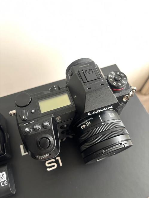 Panasonic DC-S1 + Lumix 18-40mm F4.5-6.3 | 3 accu's, Audio, Tv en Foto, Fotocamera's Digitaal, Overige Merken, Ophalen