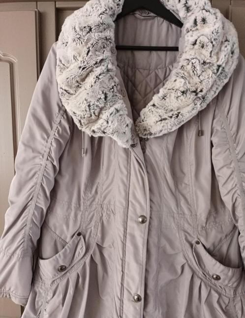 Miss Etam licht grijze jas maat 44, Kleding | Dames, Jassen | Winter, Zo goed als nieuw, Maat 42/44 (L), Grijs, Ophalen of Verzenden