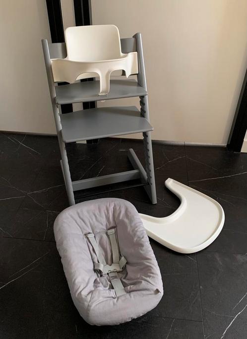 Zeer nette Stokke Storm Grijs / Babyset / Newborn / Playtray, Kinderen en Baby's, Kinderstoelen, Zo goed als nieuw, Meegroeistoel