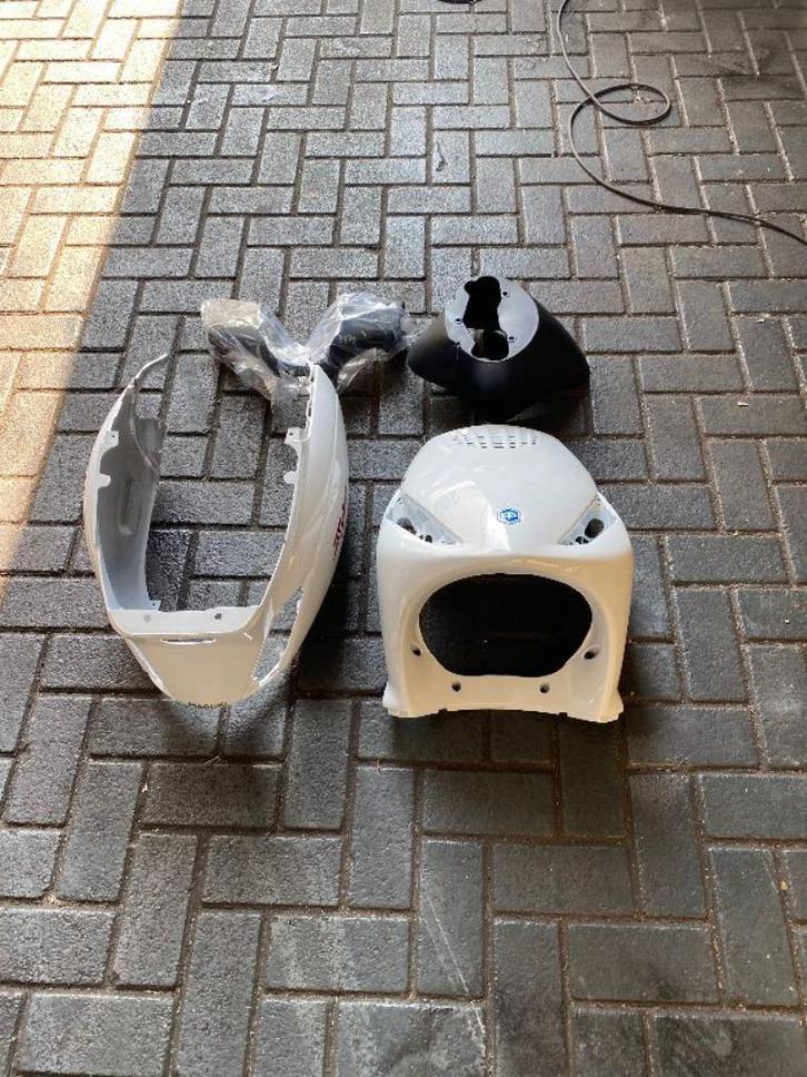 Nieuwe kappenset piaggio zip wit 4 delig, Fietsen en Brommers, Brommeronderdelen | Scooters, Nieuw, Piaggio, Overige typen, Ophalen