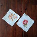 2 vintage zakdoekjes, Antiek en Kunst, Ophalen of Verzenden