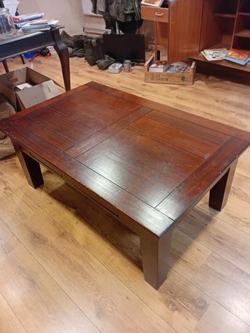 Houten salontafel koloniale stijl beschikbaar voor biedingen