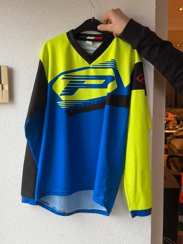 Cross kleren zo goed als nieuw maat s  beschikbaar voor biedingen