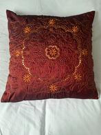 Marokkaans sierkussen met borduurwerk, Huis en Inrichting, Woonaccessoires | Kussens, Ophalen of Verzenden, Zo goed als nieuw