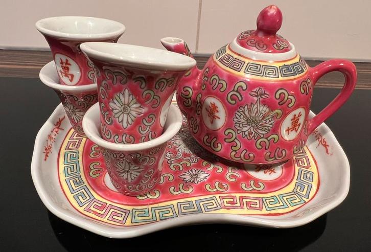 Vintage Chinees Mun Shou Famille Rose sake/theeservies, Antiek en Kunst, Antiek | Servies compleet, Ophalen of Verzenden