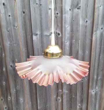 Prachtige vintage glazen hanglamp.  beschikbaar voor biedingen
