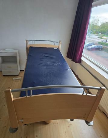 Verzorgings bed 1 persoons beschikbaar voor biedingen