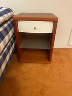 Twee nachtkastjes bruin,wit,glas, Ophalen, Gebruikt, Minder dan 45 cm, 55 tot 70 cm