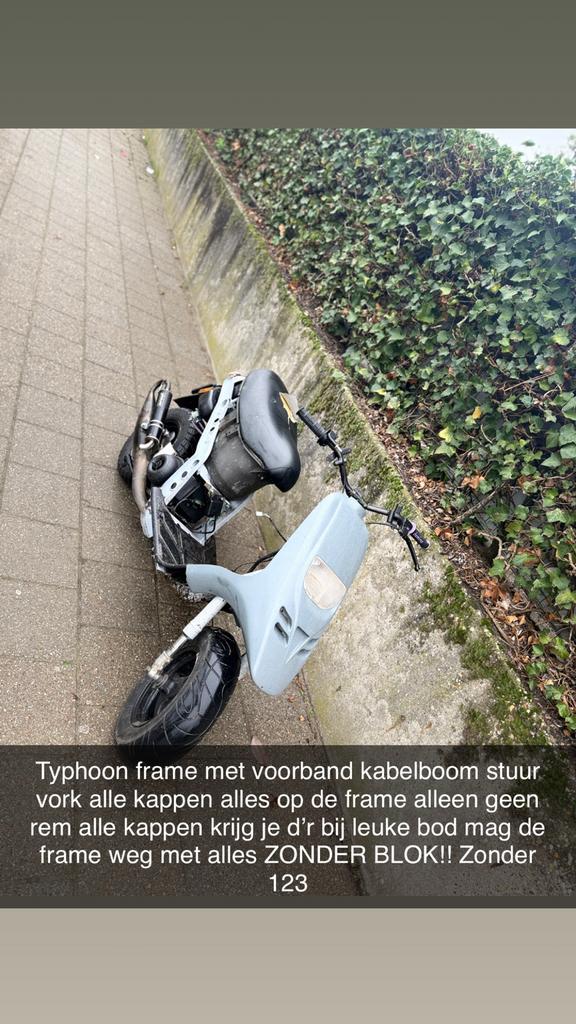 Piaggio Typhoon Frame + Onderdelen, Fietsen en Brommers, Brommeronderdelen | Scooters, Gebruikt, Piaggio, Frame, Ophalen of Verzenden