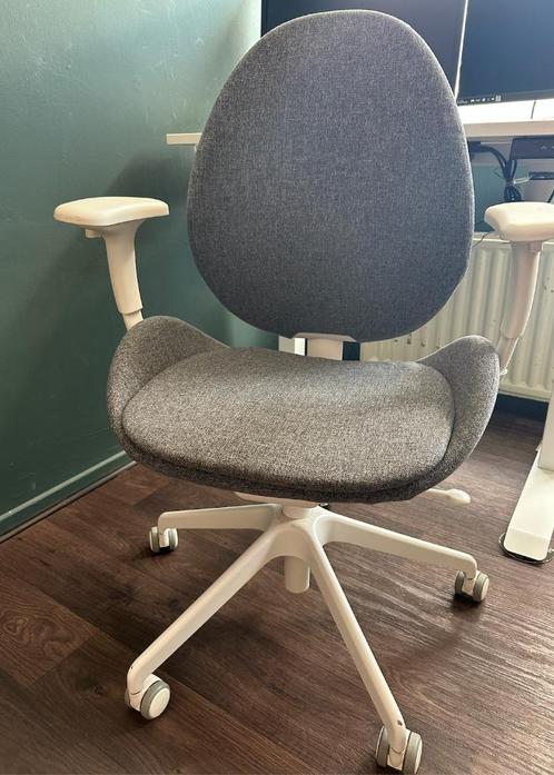 Bureaustoel – grijs met wit (IKEA) – verstelbaar, Huis en Inrichting, Bureaustoelen, Gebruikt, Bureaustoel, Grijs, Ophalen