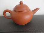 Yixing klassiek Chinees aardewerk theepotje, hoogte 9 cm, Ophalen of Verzenden