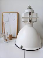 Grote witte fabriekslamp hanglamp, Huis en Inrichting, Lampen | Hanglampen, Gebruikt, Metaal, 50 tot 75 cm, Ophalen