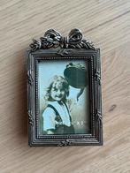 Romantisch fotolijstje pasfoto metaal fluweel 3,5x4,5cm, Ophalen of Verzenden, Nieuw