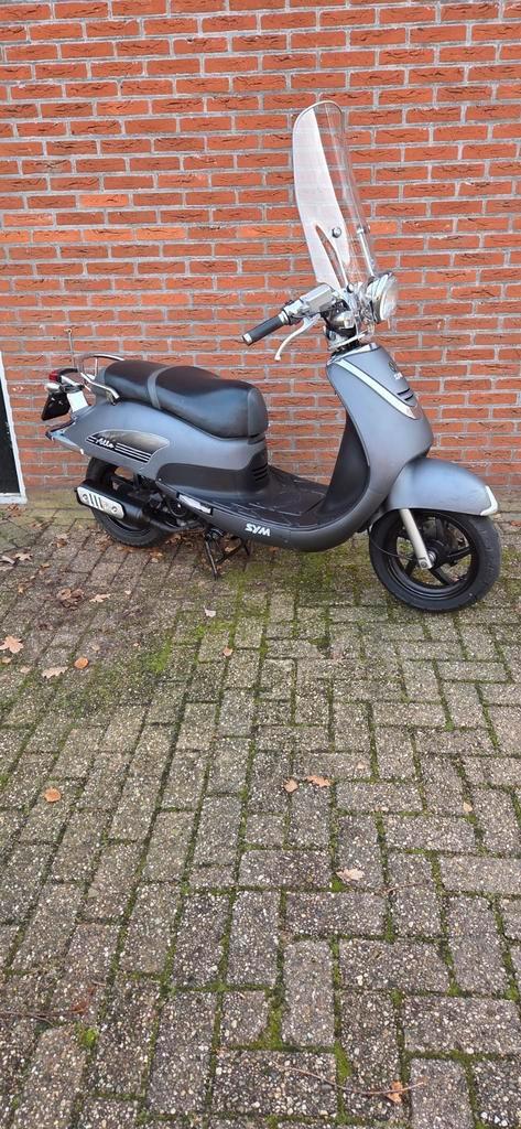 Goed onderhouden Sym Allo scooter, Fietsen en Brommers, Scooters | SYM, Zo goed als nieuw, Allo, Benzine, Ophalen