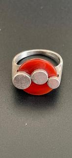 Prachtige, moderne zilveren design ring (bloedkoraal?), Gebruikt, 19 tot 20, Oranje, Ophalen of Verzenden