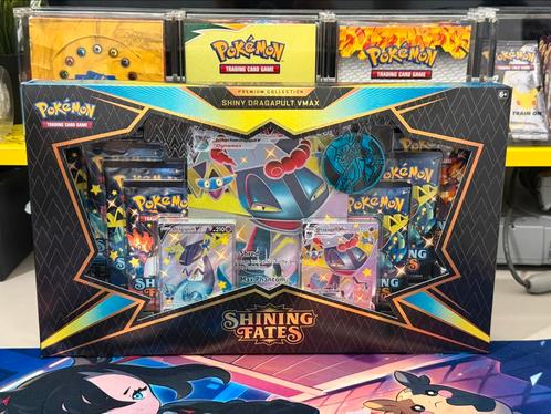 Shining Fates Shiny Dragapult Vmax Premium Collection, Hobby en Vrije tijd, Verzamelkaartspellen | Pokémon, Nieuw, Losse kaart