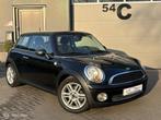 Mini Cooper one 1.6 zwart stoelverwarming/parkeer sensoren, Auto's, Voorwielaandrijving, Euro 5, Stof, Zwart