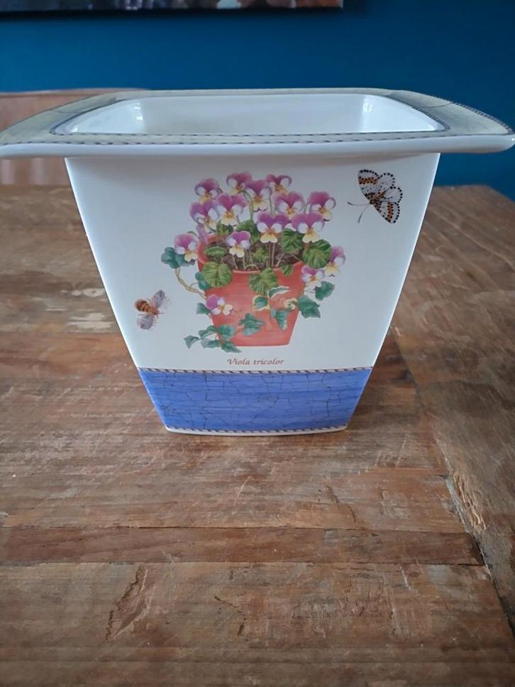 Wedgwood Sarah 's Garden vaas, Huis en Inrichting, Keuken | Servies, Zo goed als nieuw, Overige typen, Wedgwood, Aardewerk, Ophalen of Verzenden