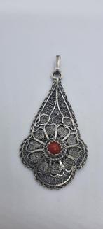 Zilveren filigraan hanger met bloedkoraal, Ophalen of Verzenden, Zilver, Zilver, Met edelsteen