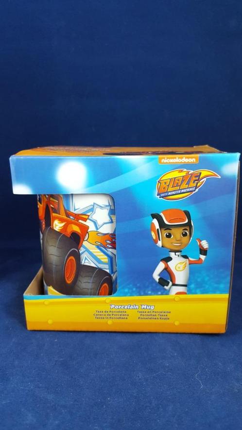 Mok Blaze en de Monstertrucks, porselein, nieuw in doos. 5B9, Huis en Inrichting, Keuken | Servies, Gebruikt, Kop(pen) en/of Schotel(s)