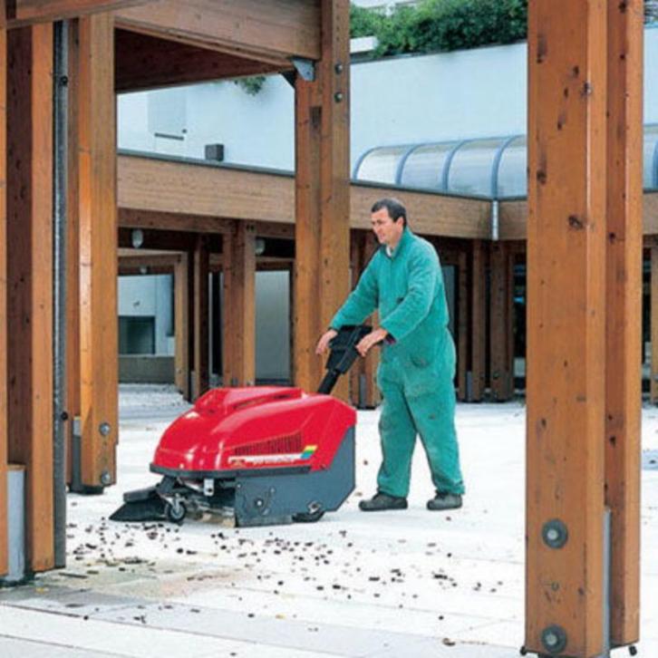 Lion 600MH veegzuigmachine (brandstofmotor) voor buiten, Zakelijke goederen, Machines en Bouw | Onderhoud en Reiniging, Ophalen of Verzenden