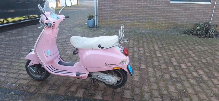 Roze Vespa LX50 bj 2010 2takt, Fietsen en Brommers, Brommers | Vespa, Ophalen of Verzenden