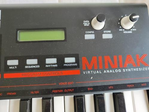 voor de thuisblijvers :Akai Miniak VA synth. met Vocoder, Muziek en Instrumenten, Synthesizers, Zo goed als nieuw, Overige aantallen