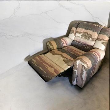 La-Z-Boy Relaxfauteuil in stof met landschapsdesign beschikbaar voor biedingen