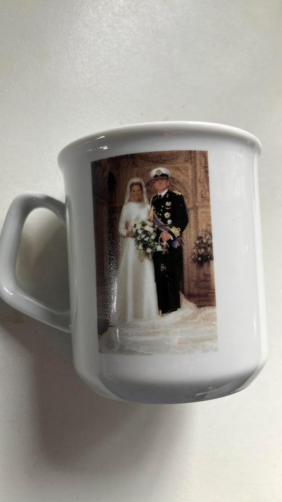 Kopje Mok Nationaal Huwelijksfeest 2002, Huis en Inrichting, Keuken | Servies, Zo goed als nieuw, Kop(pen) en/of Schotel(s), Overige stijlen