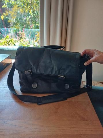 Leren werktas met laptop vak. beschikbaar voor biedingen