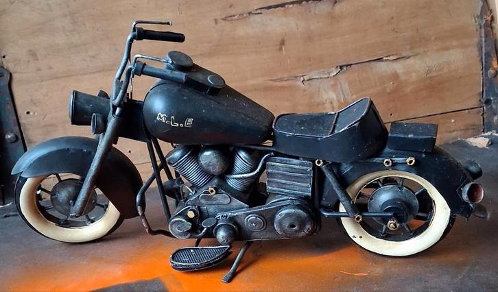 Motor. Model. Metaal. Lengte 37 cm., Antiek en Kunst, Curiosa en Brocante, Ophalen