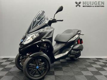 PIAGGIO MP3 300 HPE Btw motor 4800Km nieuwstaat (bj 2021) beschikbaar voor biedingen