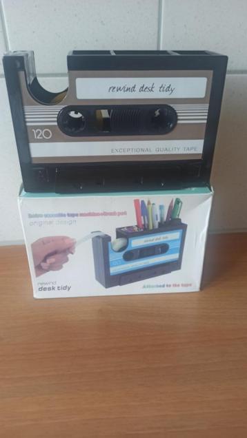 Rewind Desk Tidy     plakband /pennen houder beschikbaar voor biedingen
