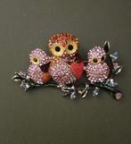 Leuke kleurige broche van 3 uilen en Swarovski elements, Met kristal, Overige materialen, 4 tot 7 cm, Verzenden