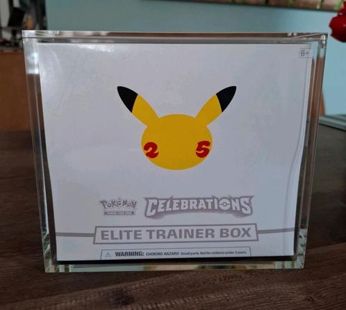 Celebrations ETB & Acryl Case, Hobby en Vrije tijd, Verzamelkaartspellen | Pokémon, Zo goed als nieuw, Boosterbox, Foil, Ophalen of Verzenden