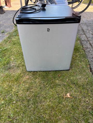Kleine koelkast - compact en handig beschikbaar voor biedingen