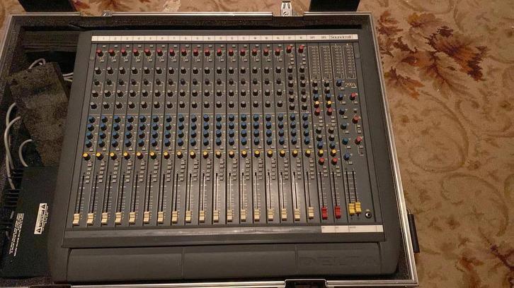 Soundcraft Delta 200 Mengpaneel met flightcase, Muziek en Instrumenten, Mengpanelen, Gebruikt, 10 tot 20 kanalen, Microfooningang