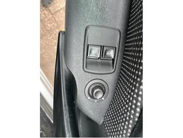 Elektrisch Raam Schakelaar van een Mercedes Citan beschikbaar voor biedingen