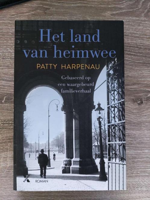 Patty Harpenau - Het land van heimwee - 2019, Boeken, Romans, Zo goed als nieuw, Ophalen of Verzenden